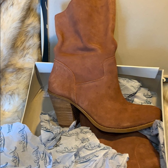 size 9 1/2 brown suede boots excellent condition - Picture 3 of 5